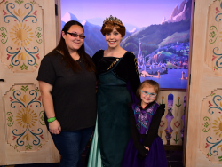 photos/2020/03/Epcot - Bethany and Jennifer with Princess Anna 2020-03-07 002.jpg