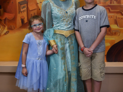 photos/2020/03/Epcot - Bethany and Jett with Princess Jasmine 2020-03-19 023.jpg