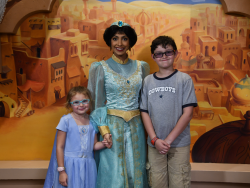 photos/2020/03/Epcot - Bethany and Jett with Princess Jasmine 2020-03-19 026.jpg