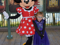 photos/2020/03/Epcot - Bethany with Minnie Mouse 2020-03-07 003.jpg