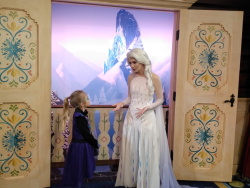 photos/2020/03/Epcot - Bethany with Queen Elsa 2020-03-07 004.jpg