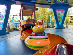 photos/2020/03/Hollywood Studios - Alien Swirling Saucers 2020-03-08 004.jpg