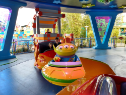 photos/2020/03/Hollywood Studios - Alien Swirling Saucers 2020-03-08 005.jpg